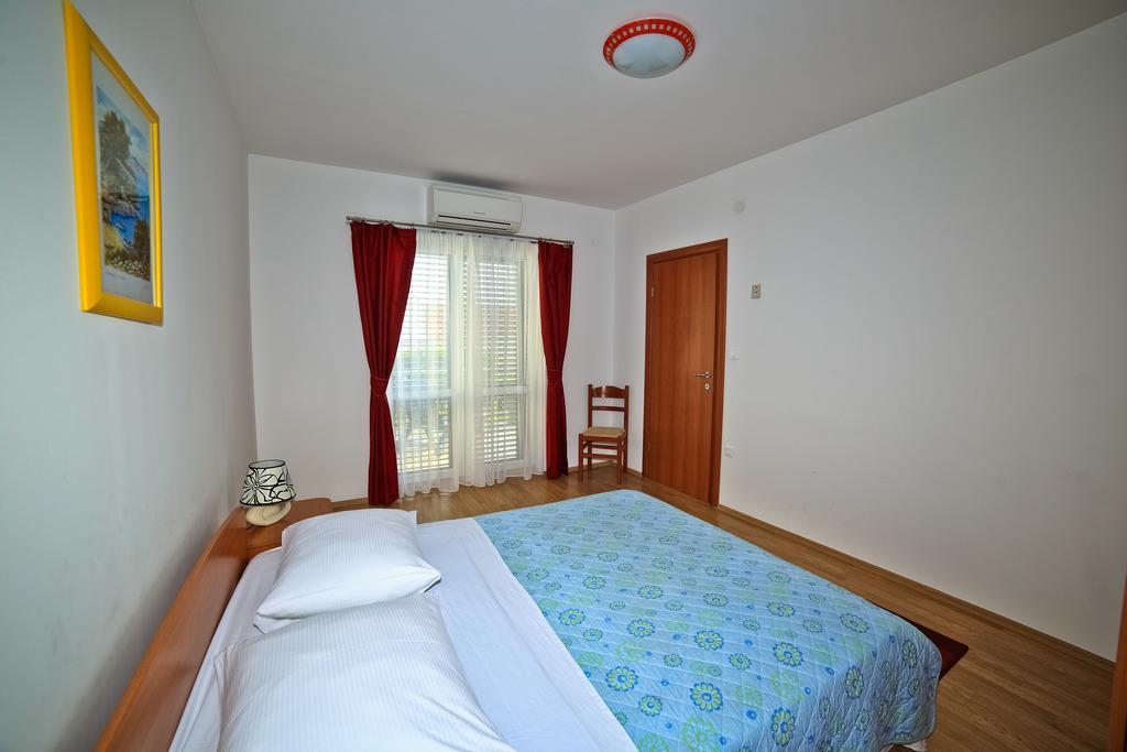 Apartments Bozikovic Podstrana Room photo